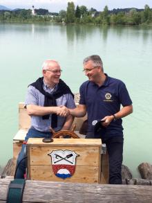 Wilhelm Rose übergibt das Ruder an Karl-Heinz Frenzel Wilhelm Rose übergibt das Ruder an Karl-Heinz Frenzel