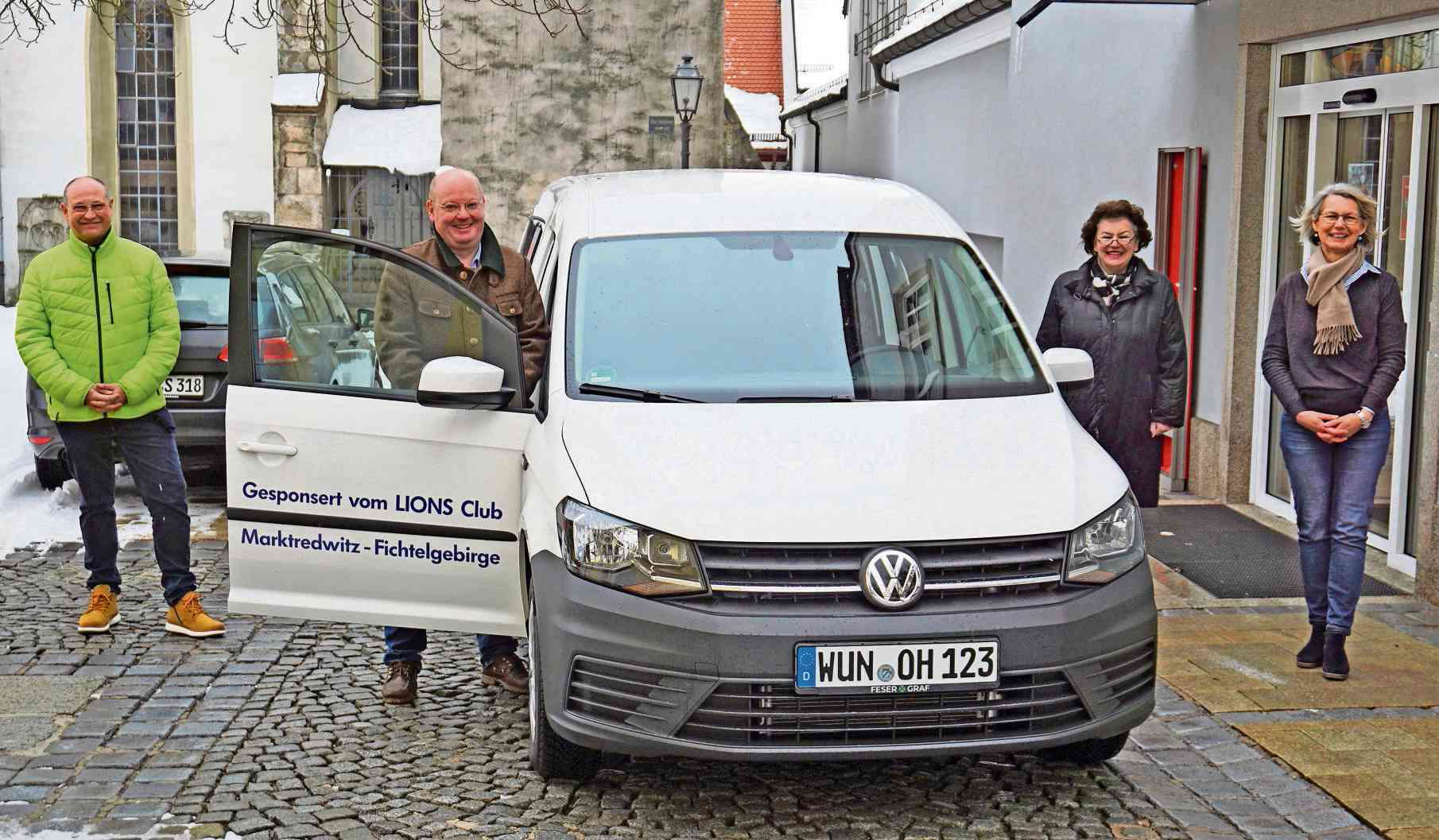 Spendenübergabe PKW